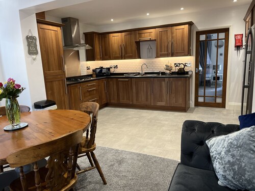 Modern 3 Bedroom Property in Quiet Location