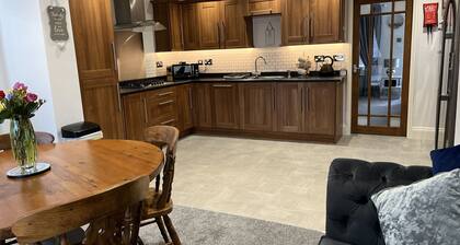 Modern 3 Bedroom Property in Quiet Location