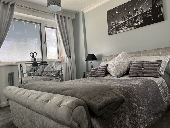 3 bedrooms, iron/ironing board, free WiFi, bed sheets