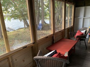 Dining - Lakefront Cabin w pristine shoreline, private dock & fire pit (Havelock)