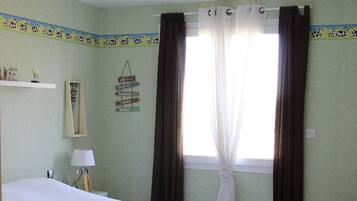 5 chambres, fer et planche à repasser, Wi-Fi, draps fournis
