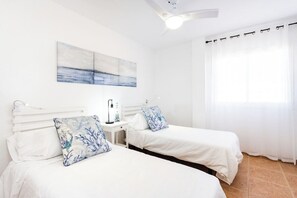 2 slaapkamers, een strijkplank/strijkijzer, wifi, beddengoed