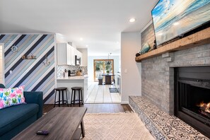 Televisión, futbolito, mesa de ping pong