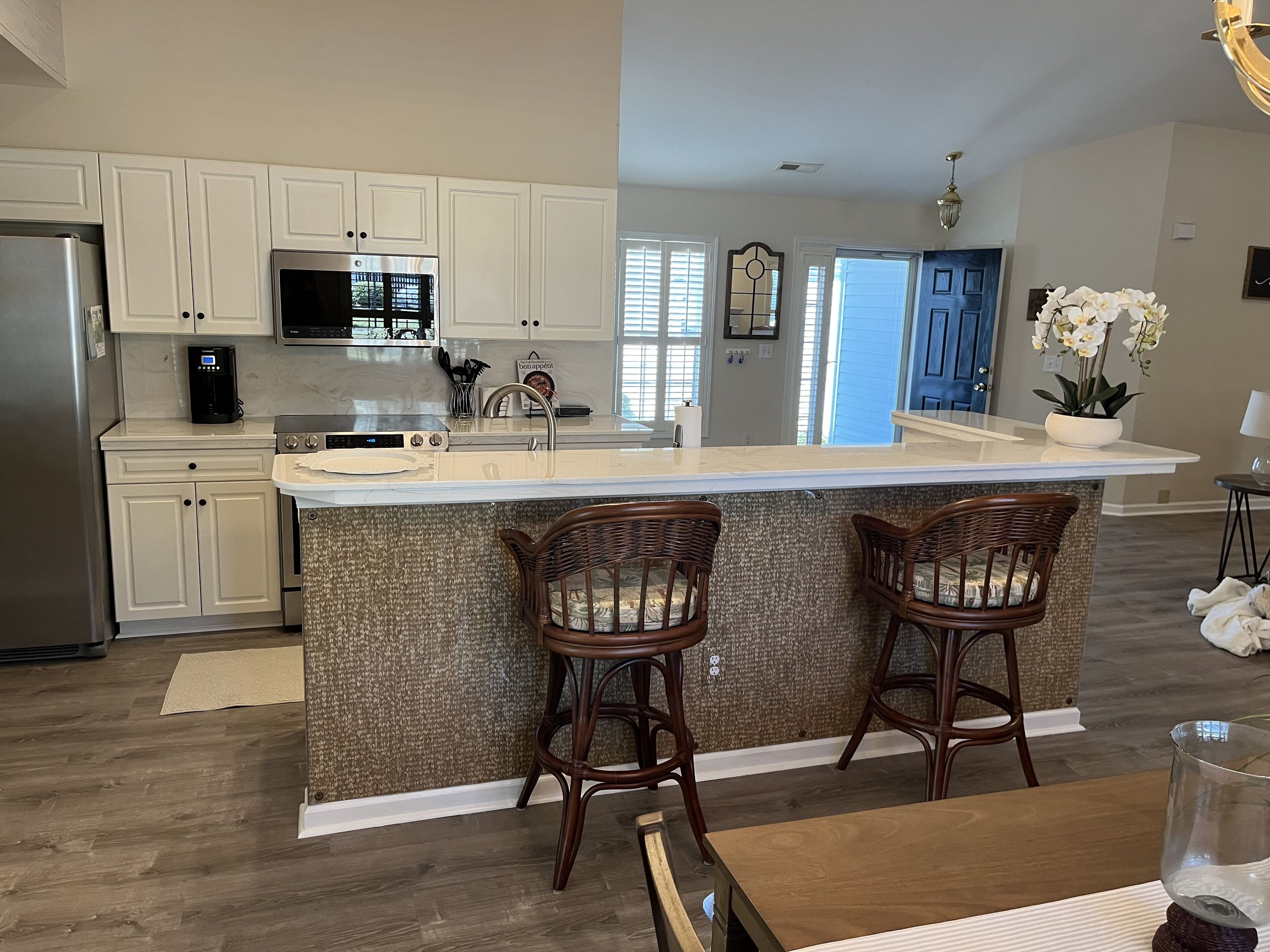 3BR, 2BA RANCH HOUSE 2 BLOCKS FROM THE BEACH! WITH 4-SEAT GOLF CART!