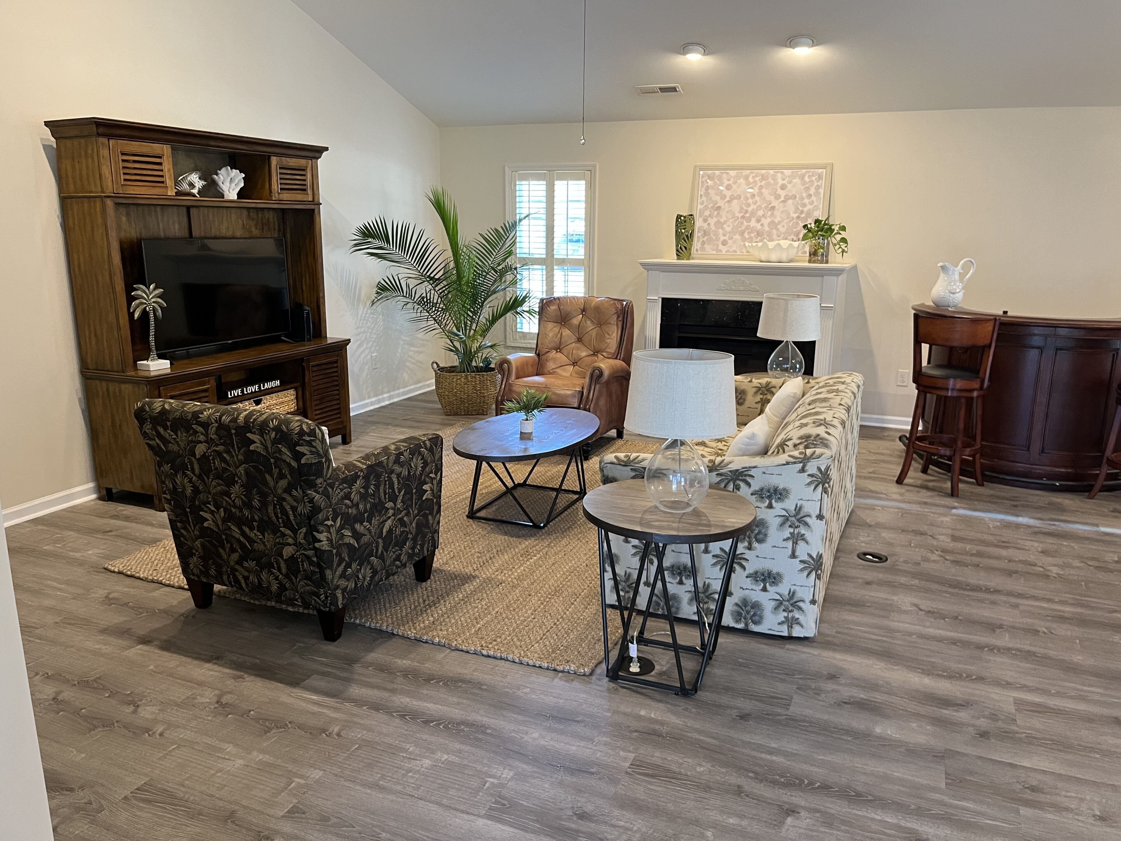 3BR, 2BA RANCH HOUSE 2 BLOCKS FROM THE BEACH! WITH 4-SEAT GOLF CART!