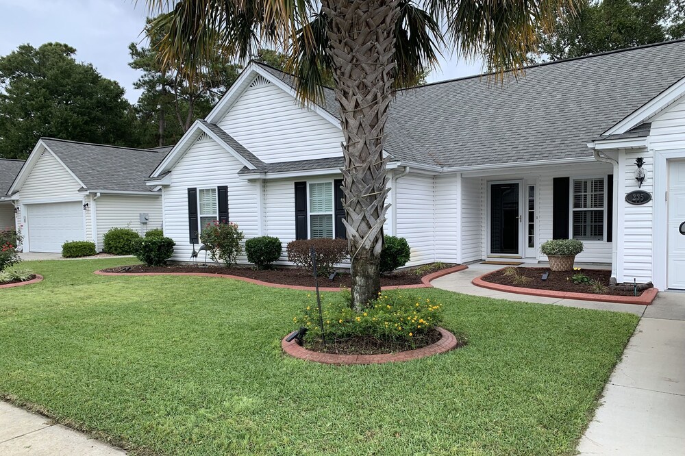 3BR, 2BA RANCH HOUSE 2 BLOCKS FROM THE BEACH! WITH 4-SEAT GOLF CART!