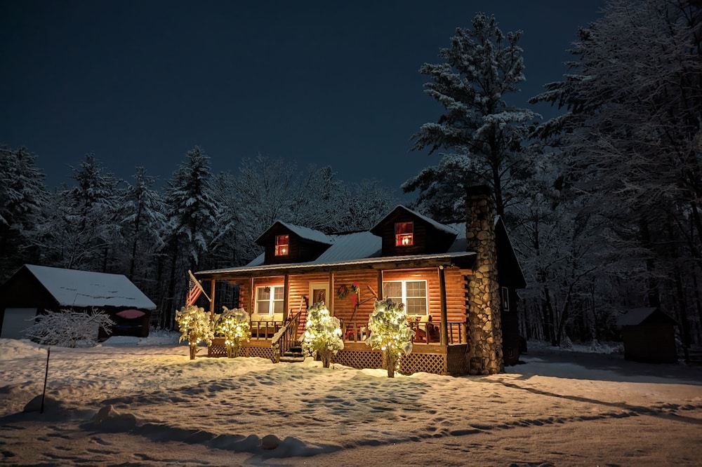 Saco Riverbend Cabin - Riverfront Cabin Near White Mountains