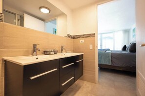 Combined shower/bathtub, hair dryer