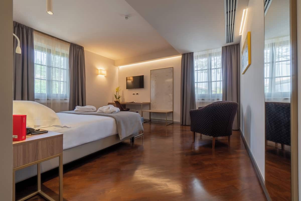 Deluxe Double Room | 1 bedroom, premium bedding, pillowtop beds, minibar