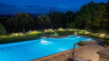 Chambre, en bord de piscine (Romantic Junior Suite) | Terrasse/Patio