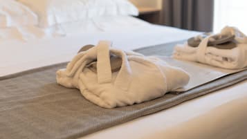 Habitación superior (Comfort) | Ropa de cama de alta calidad, colchones con acolchado adicional, minibar