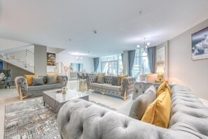 디럭스 아파트, 앙스위트, 수영장 전망 (4 Bed) | 라운지