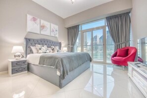 4 bedrooms - Luxurious 4 Bedroom Duplex Villa Apartment Near JBR (Dubai)