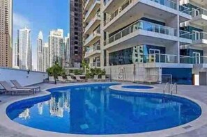 Apartamento luxo, suíte, vista para a piscina (4 Bed) | Piscina externa