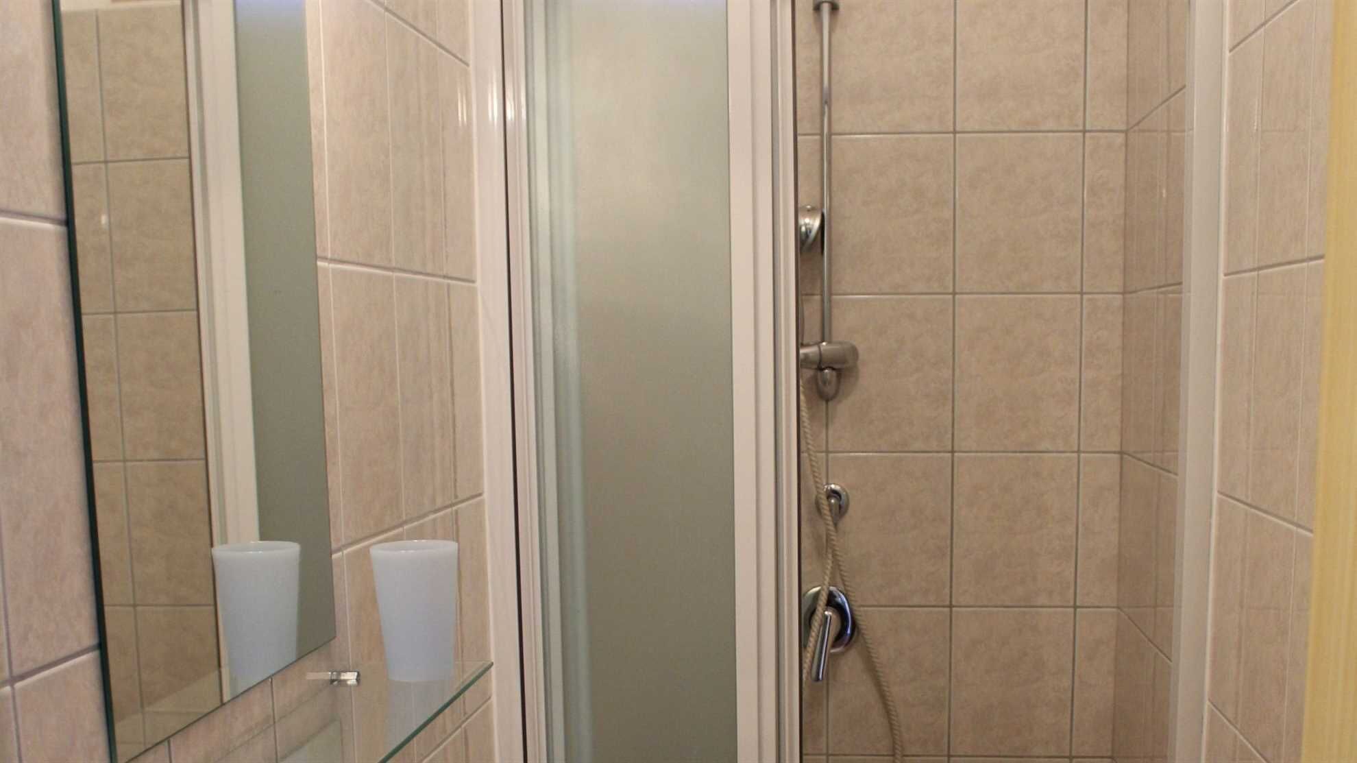 Shower, towels