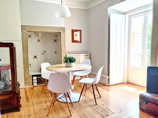Dining - Dear Home ★ In the Heart of Lisbon (Lisboa)