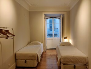2 bedrooms, desk, iron/ironing board, travel cot - Dear Home ★ In the Heart of Lisbon (Lisboa)