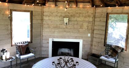 Charming Farmhouse Cottage with Mountain Views