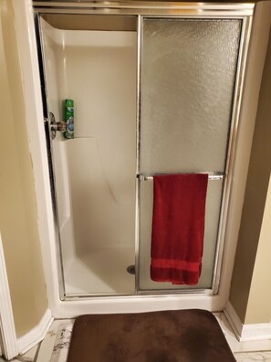 Bathtub, towels