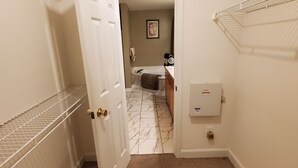 Interior - KingQueen Suite 113 (Columbia)