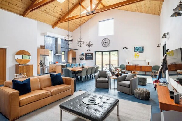 Smart TV, fireplace, printers - Oasis in Sonoma County (Sebastopol)