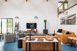 Smart TV, fireplace, printers - Oasis in Sonoma County (Sebastopol)