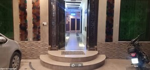 Entrée de l’hébergement