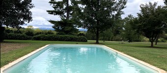 Bloomingdale Honeymoon Cabin Vintage Retreat with Mountain Views