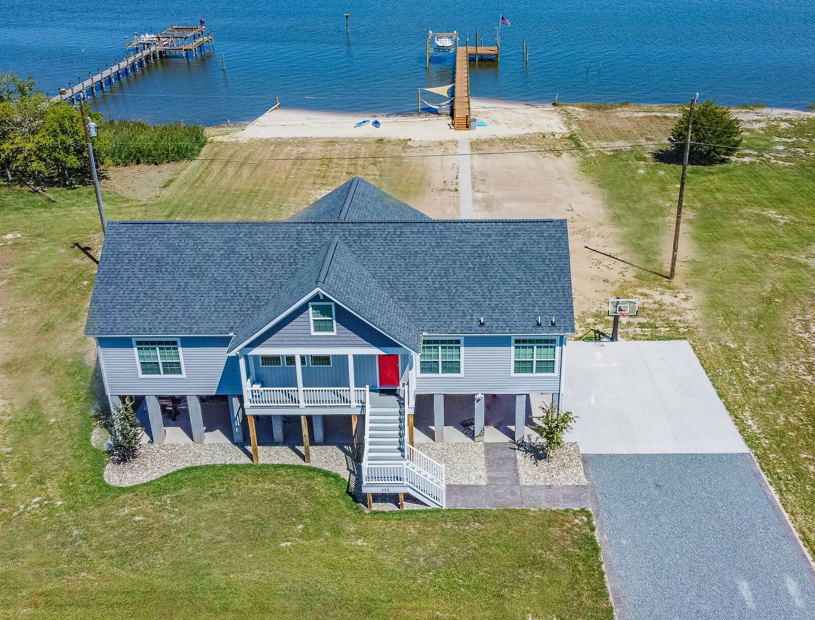 (NOW RENTING) New Construction - 2022 - Luxury River House with beach 