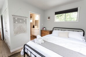 3 makuuhuonetta, silitysrauta/-lauta, ilmainen Wi-Fi, vuodevaatteet