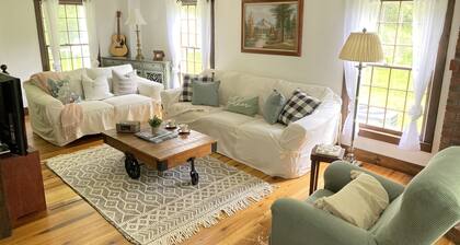 4bdrm Cottage central to year round fun w/fireplace