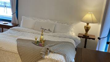 4 chambres, bureau, fer et planche Ă repasser, lit parapluie