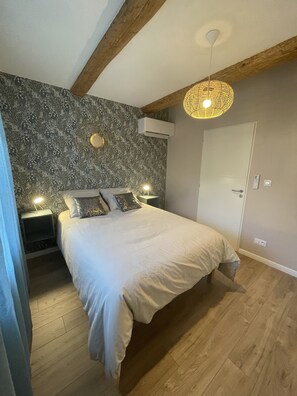 3 slaapkamers, een bureau, een strijkplank/strijkijzer, gratis wifi