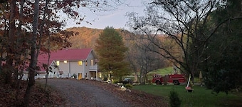 Appalachian Room at Misty Mountain Inn - 21 Mi to Helen Georgia