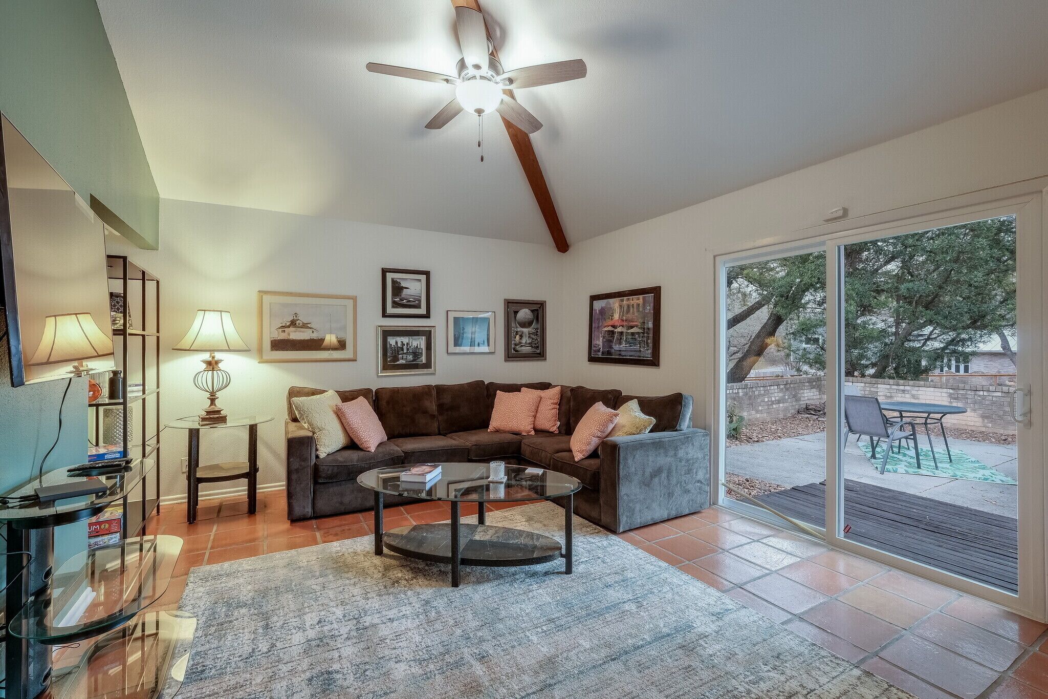 Bright & airy 3 bedroom home centrally located in zip 78209!