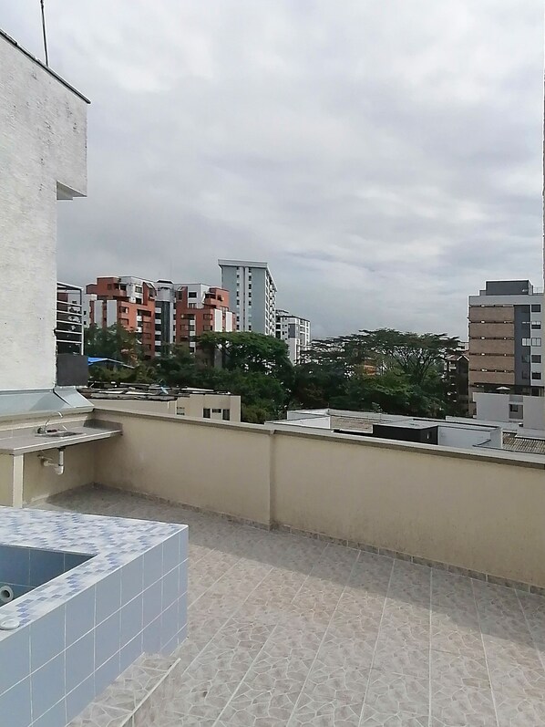 المنطقة المحيطة بالمنشأة