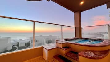Indoor spa tub