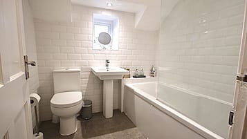 Deluxe Cottage, Private Bathroom | Bathroom