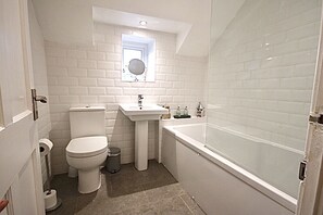 Deluxe Cottage, Private Bathroom | Bathroom