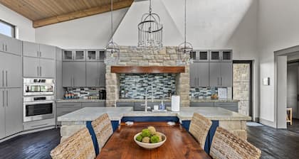 ONE OF A KIND Sanctuary with POOL. Keeneland, Bourbon Trail