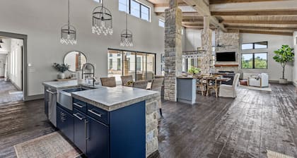 ONE OF A KIND Sanctuary with POOL. Keeneland, Bourbon Trail