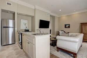 Interior - The Bonaparte Suite - Central Houston Luxury (Houston)