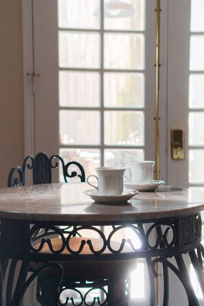 Dining - The Bonaparte Suite - Central Houston Luxury (Houston)