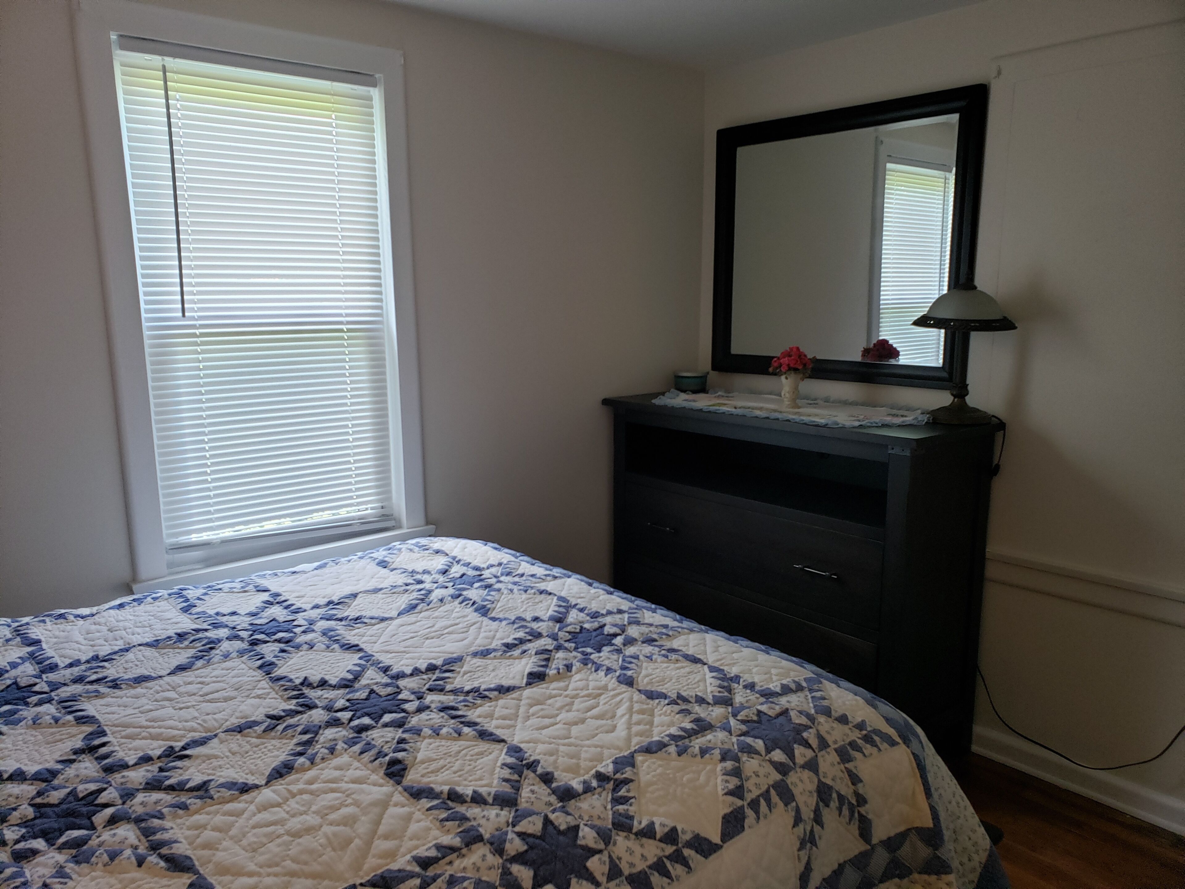 Conveniently located 2 bedroom home only minutes from hiking and state park fun!