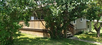 Conveniently located 2 bedroom home only minutes from hiking and state park fun!
