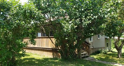 Conveniently located 2 bedroom home only minutes from hiking and state park fun!