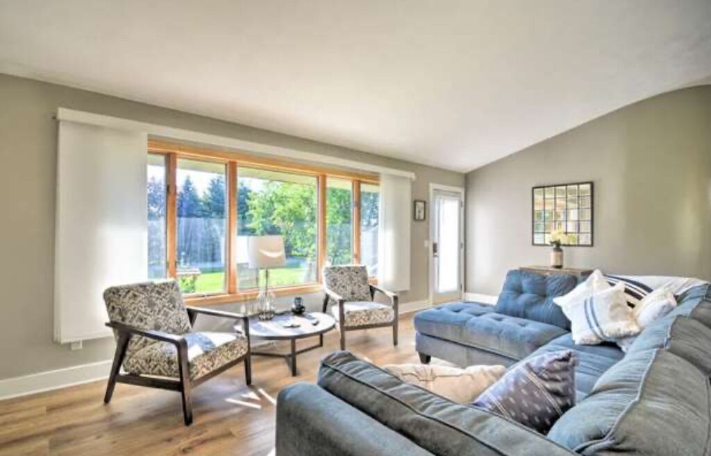 🌺 Beautifully Appointed Elk Lake View Home - Steps from the Lake