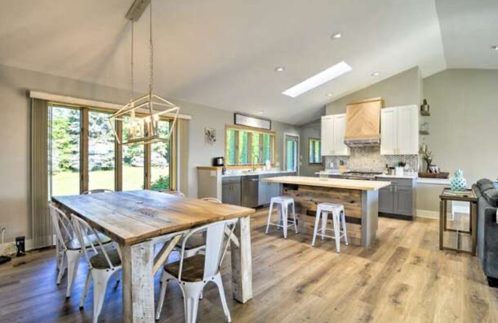 🌺 Beautifully Appointed Elk Lake View Home - Steps from the Lake