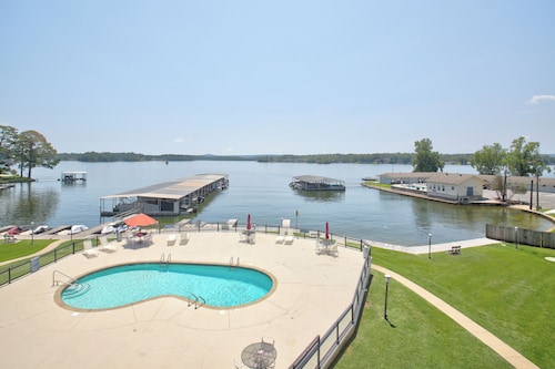 Sweet Lake Get Away (#2) in the Heart of Hot Springs