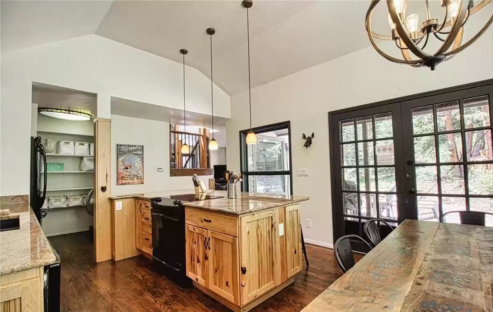 Sunny Slope Cabin - Quiet and Private, 5 mins to town!